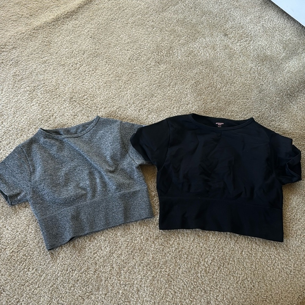 Fitted workout tops